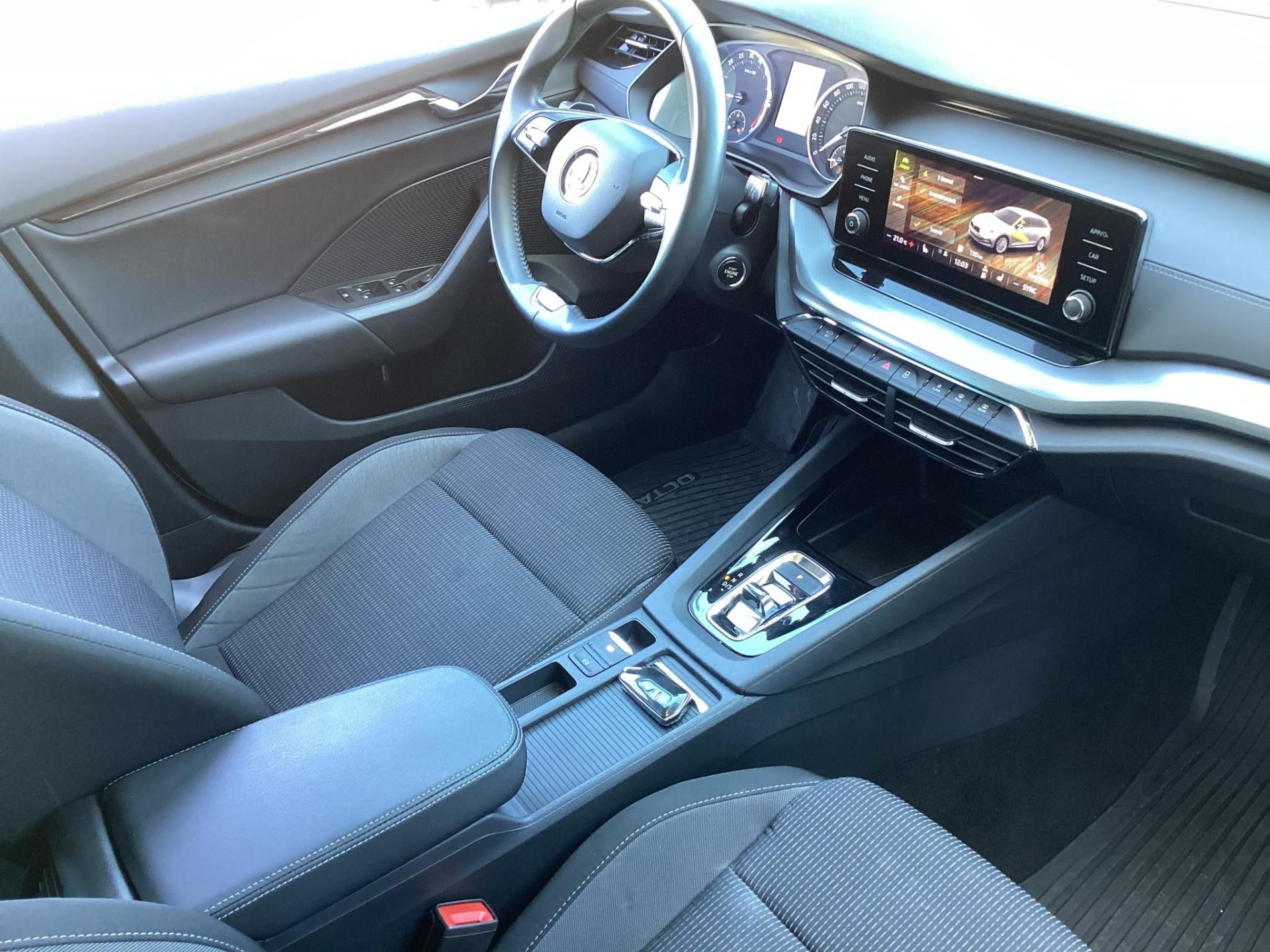 SKODA OCTAVIA Combi 2.0 TDI SCR Ambition DSG Mo.-i.1.tul.! 94e km!