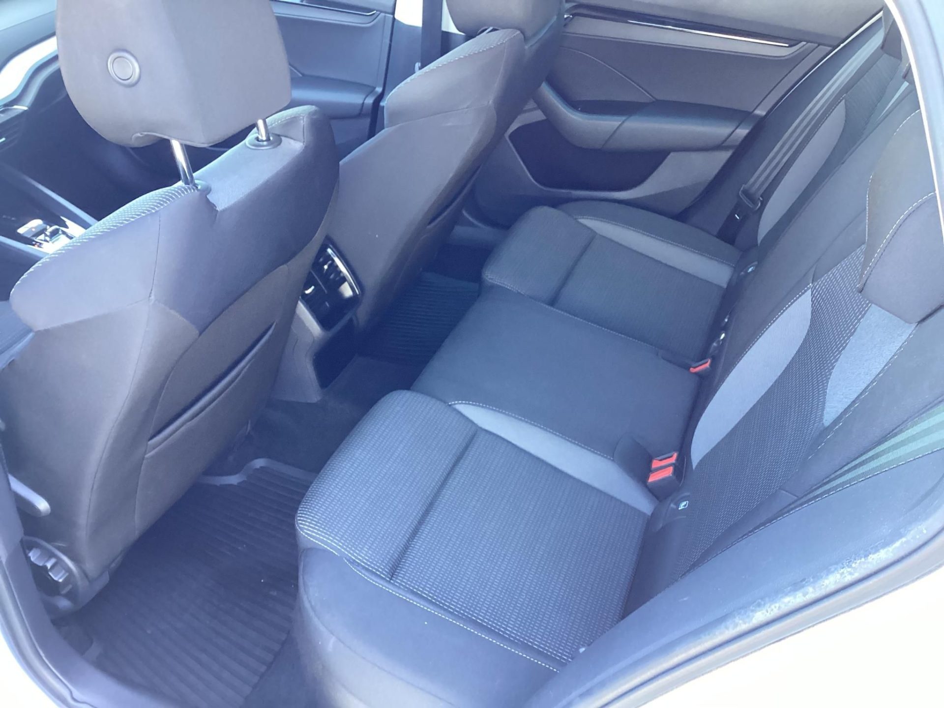 SKODA OCTAVIA Combi 2.0 TDI SCR Ambition DSG Mo.-i.1.tul.! 94e km!
