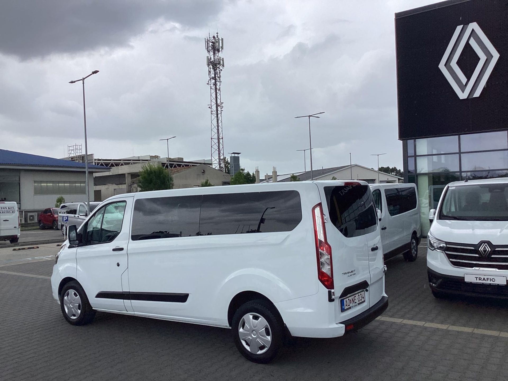 FORD TRANSIT Tourneo Custom 2.0 TDCi 320 L2H1 Trend mHEV (9 személyes ) GYÁRI GARANCIA 2028.03. v. 200e km -ig ! Mo.-i. 1.tul. !