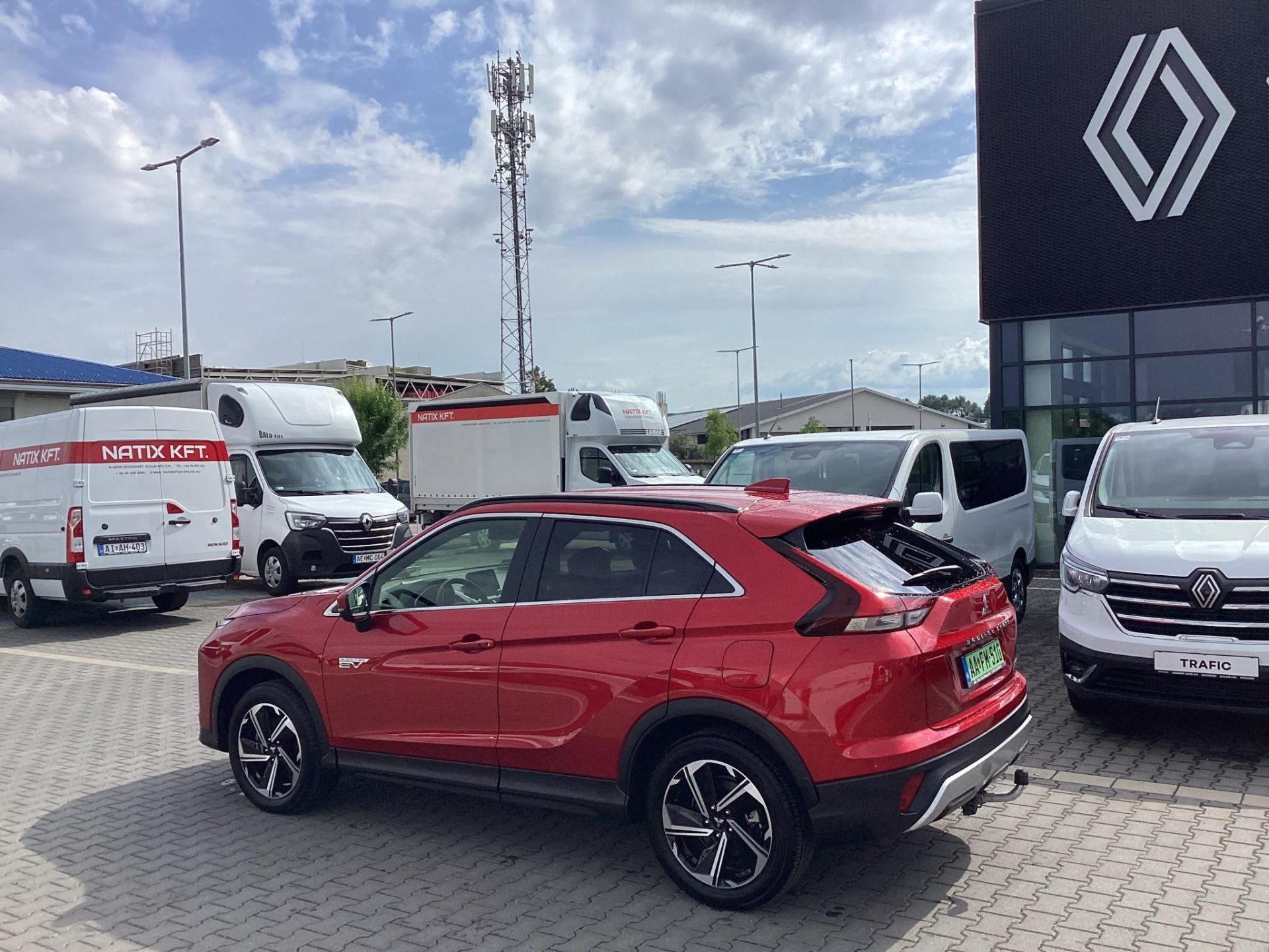 MITSUBISHI ECLIPSE CROSS 2.4 PHEV Instyle Navi 4WD CVT LED/TÁVTARTÓ TEMPOMAT/NAVI/360 KAMERA/HOROG/4xÜLÉS-KORMÁNYFŰTÉS/KEYLESS GO/230V