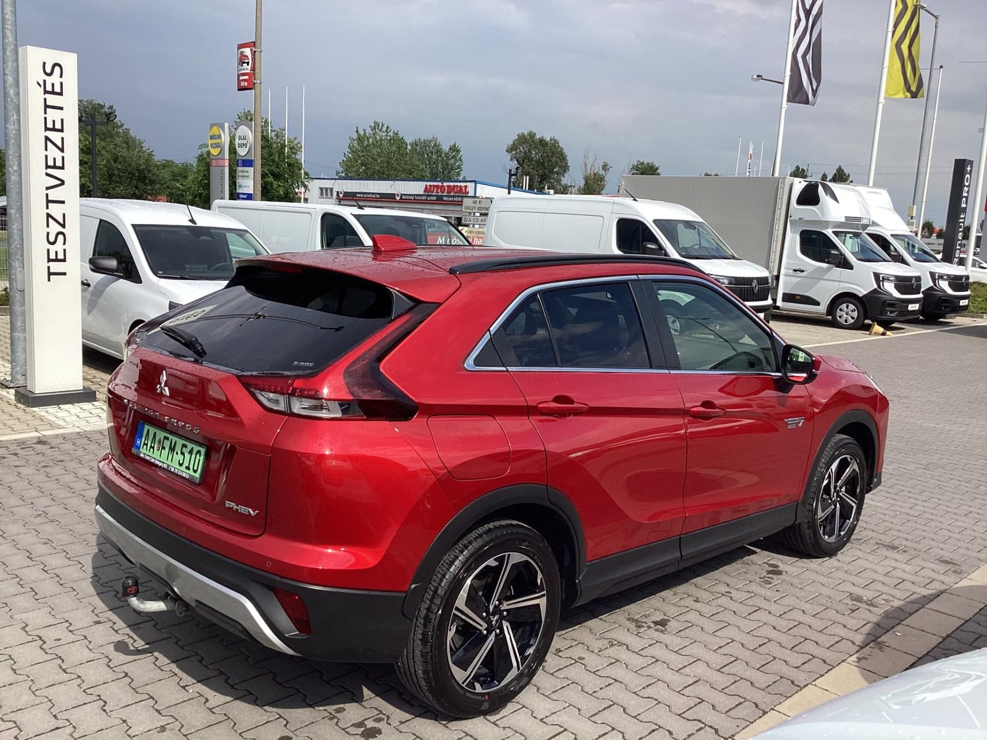 MITSUBISHI ECLIPSE CROSS 2.4 PHEV Instyle Navi 4WD CVT LED/TÁVTARTÓ TEMPOMAT/NAVI/360 KAMERA/HOROG/4xÜLÉS-KORMÁNYFŰTÉS/KEYLESS GO/230V