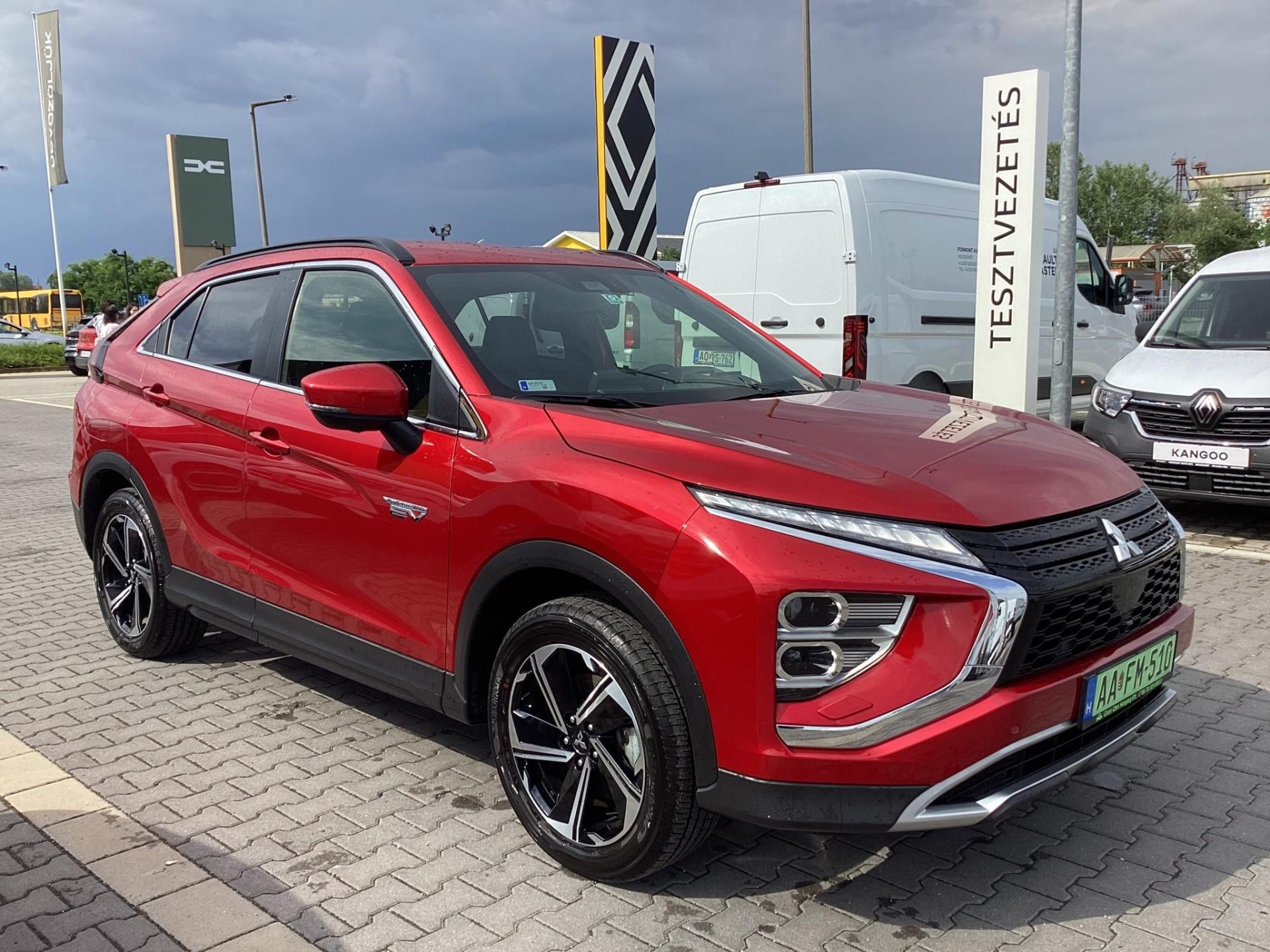 MITSUBISHI ECLIPSE CROSS 2.4 PHEV Instyle Navi 4WD CVT LED/TÁVTARTÓ TEMPOMAT/NAVI/360 KAMERA/HOROG/4xÜLÉS-KORMÁNYFŰTÉS/KEYLESS GO/230V