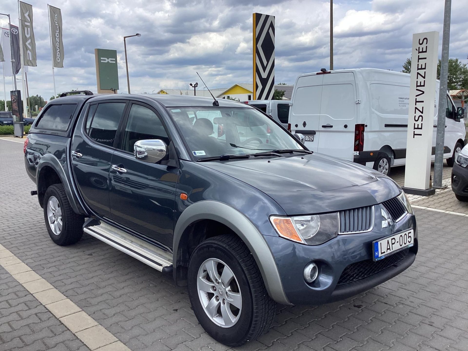 MITSUBISHI L 200 Pick Up 2.5 TD DC Instyle Mo.-i.1.tul.! SZERVÍZKÖNYVES !