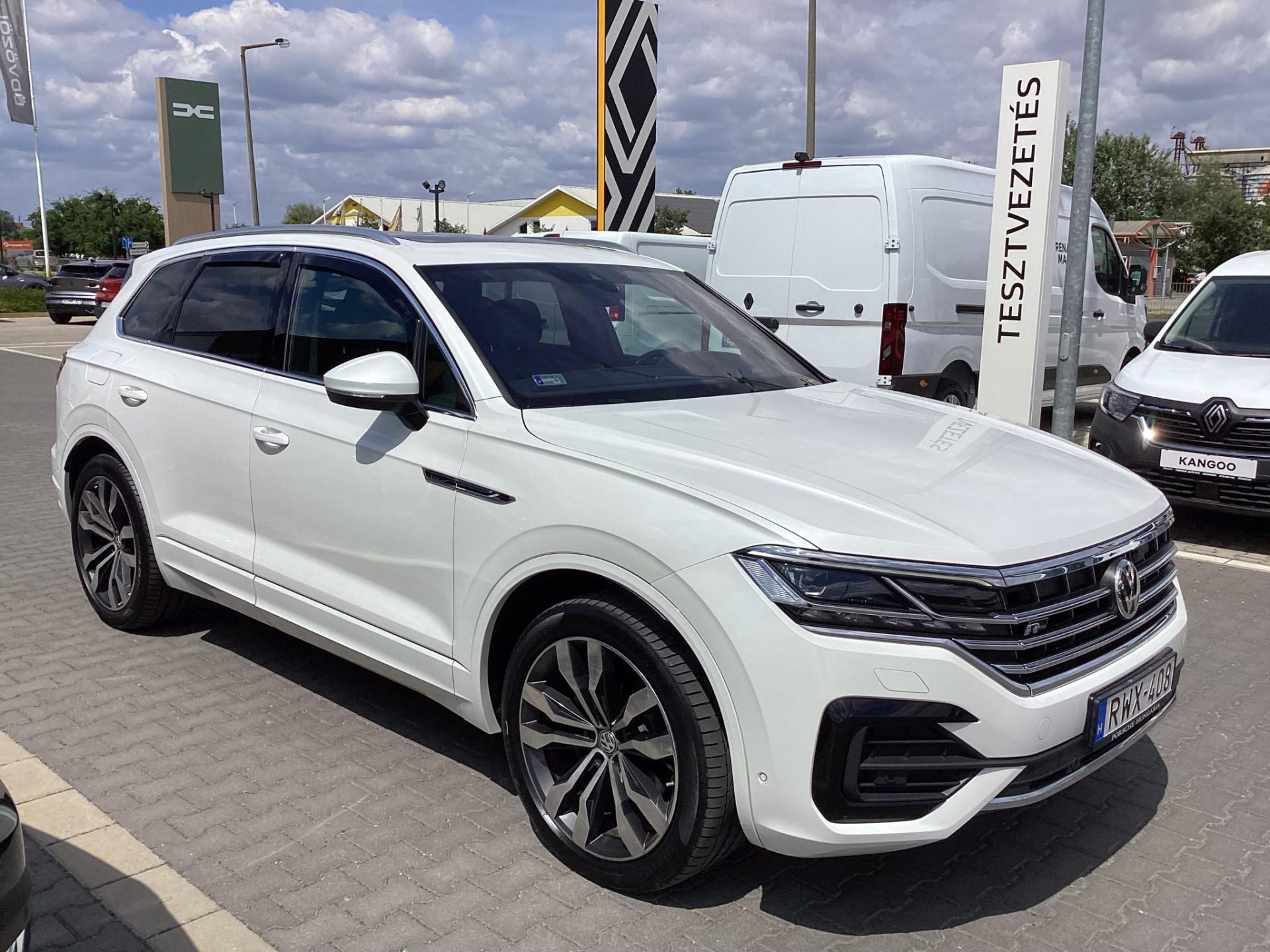 VOLKSWAGEN TOUAREG 3.0 V6 TDI R-Line Tiptronic ic Mo.-i /NIGHT VISION/4CONTROL/DYNAUDIO/PANORÁMA/LÉGRUGÓ/3.5T