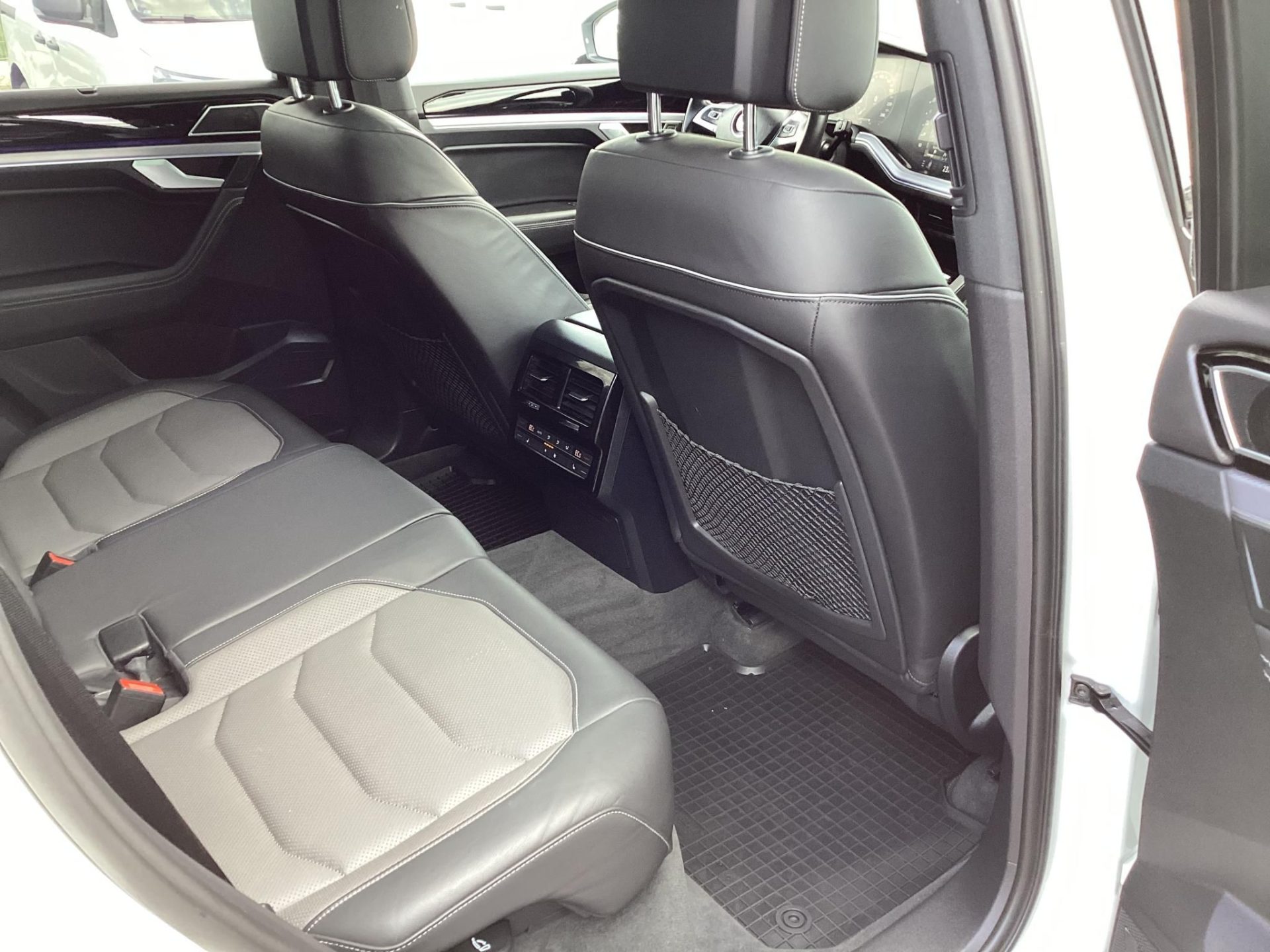 VOLKSWAGEN TOUAREG 3.0 V6 TDI R-Line Tiptronic ic Mo.-i /NIGHT VISION/4CONTROL/DYNAUDIO/PANORÁMA/LÉGRUGÓ/3.5T
