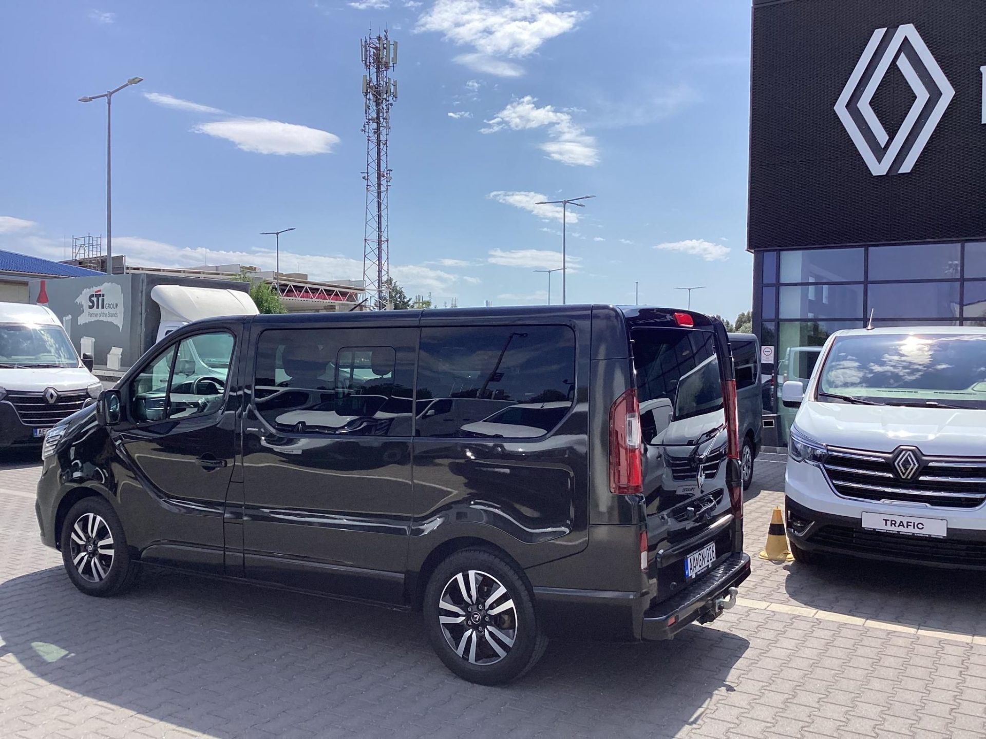 RENAULT TRAFIC 2.0 Blue dCi 170 L1H1 SpaceClass (Automata) (8 személyes ) Mo.-i.94e km! NAVI/KEYLESS-GO/HOROG/ADAPTÍV TEMPOMAT/LED