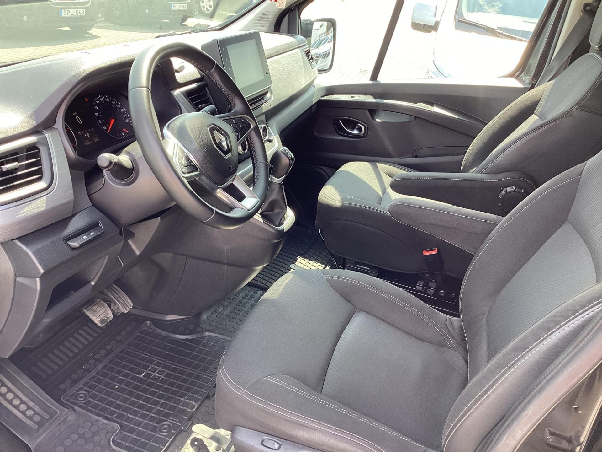 RENAULT TRAFIC 2.0 Blue dCi 170 L1H1 SpaceClass (Automata) (8 személyes ) Mo.-i.94e km! NAVI/KEYLESS-GO/HOROG/ADAPTÍV TEMPOMAT/LED