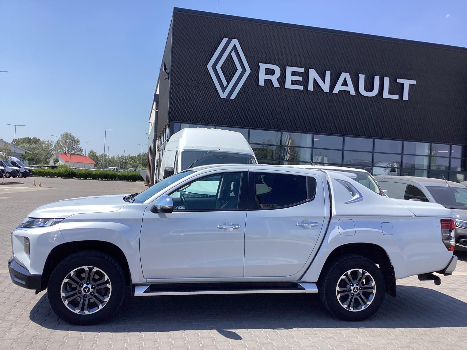 MITSUBISHI L 200 2.2 D Intense Plus A T Mo.-i !