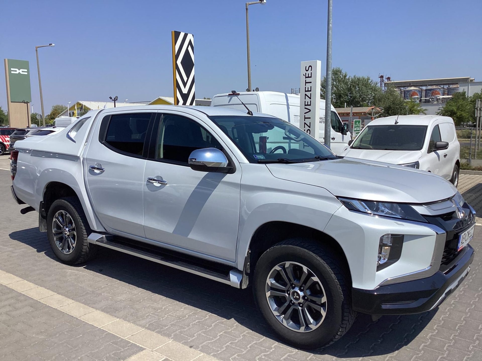 MITSUBISHI L 200 2.2 D Intense Plus A T Mo.-i !