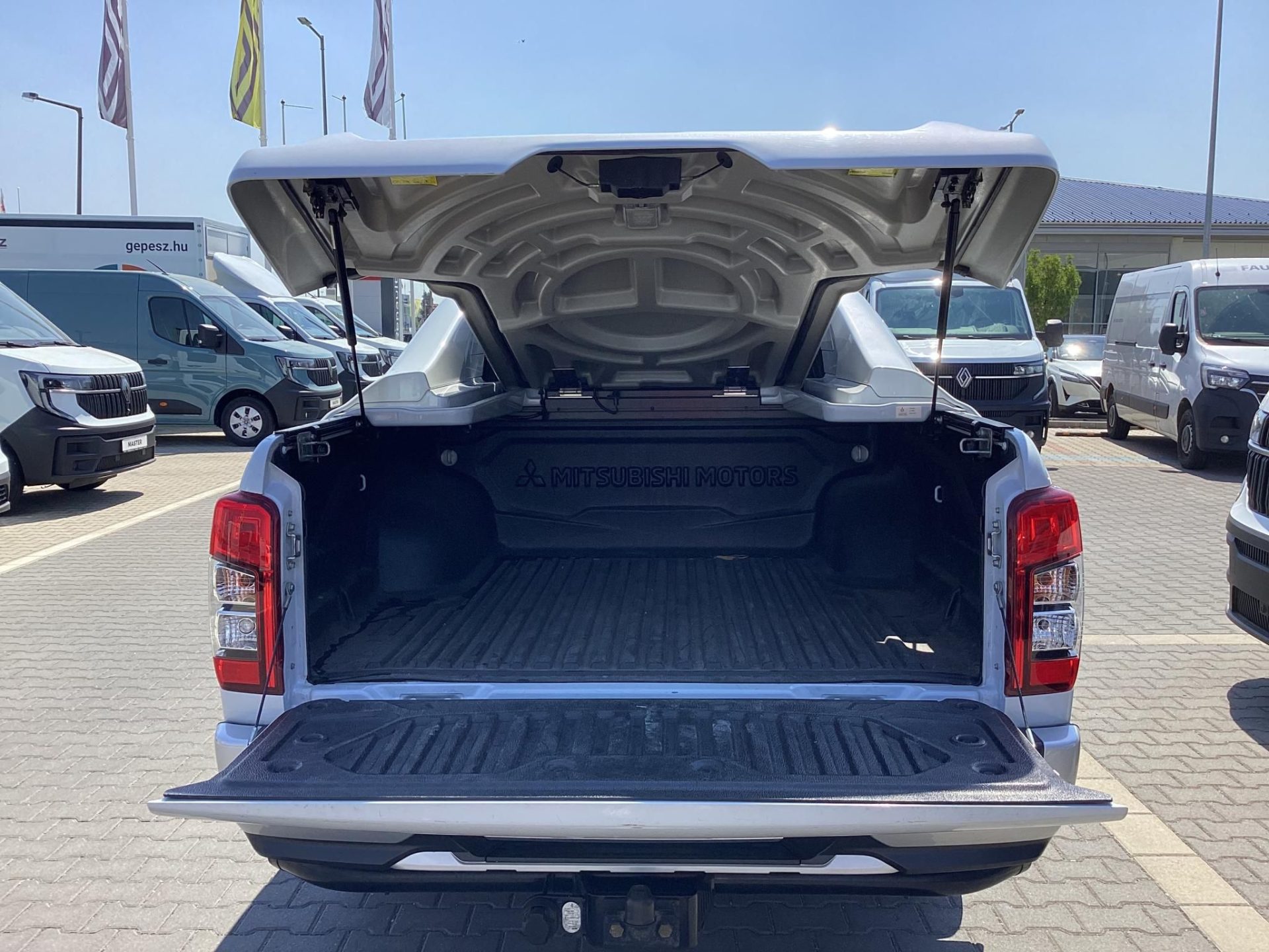 MITSUBISHI L 200 2.2 D Intense Plus A T Mo.-i !
