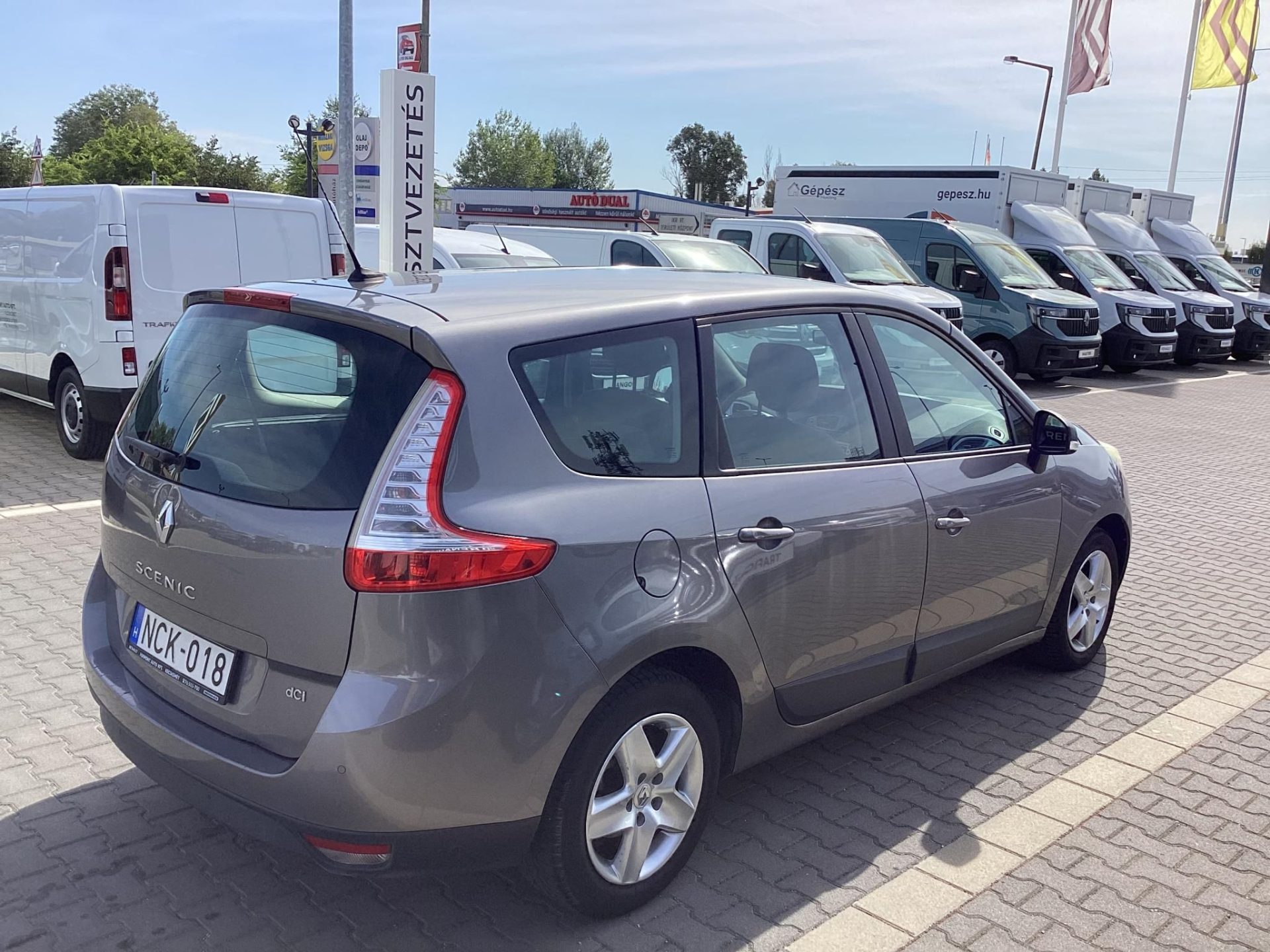 RENAULT GRAND SCENIC Scénic 1.5 dCi Dynamique (7 személyes ) 9 éve egy tulajdonos !