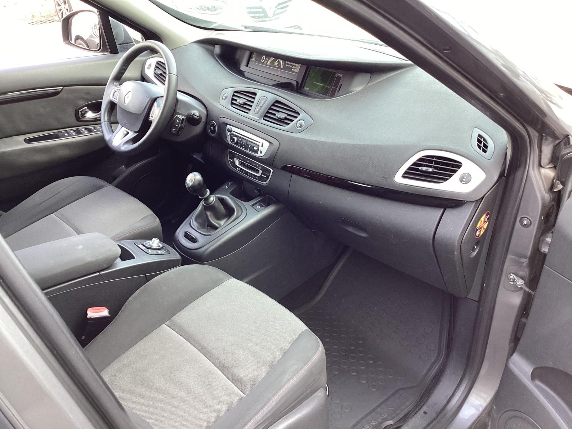 RENAULT GRAND SCENIC Scénic 1.5 dCi Dynamique (7 személyes ) 9 éve egy tulajdonos !
