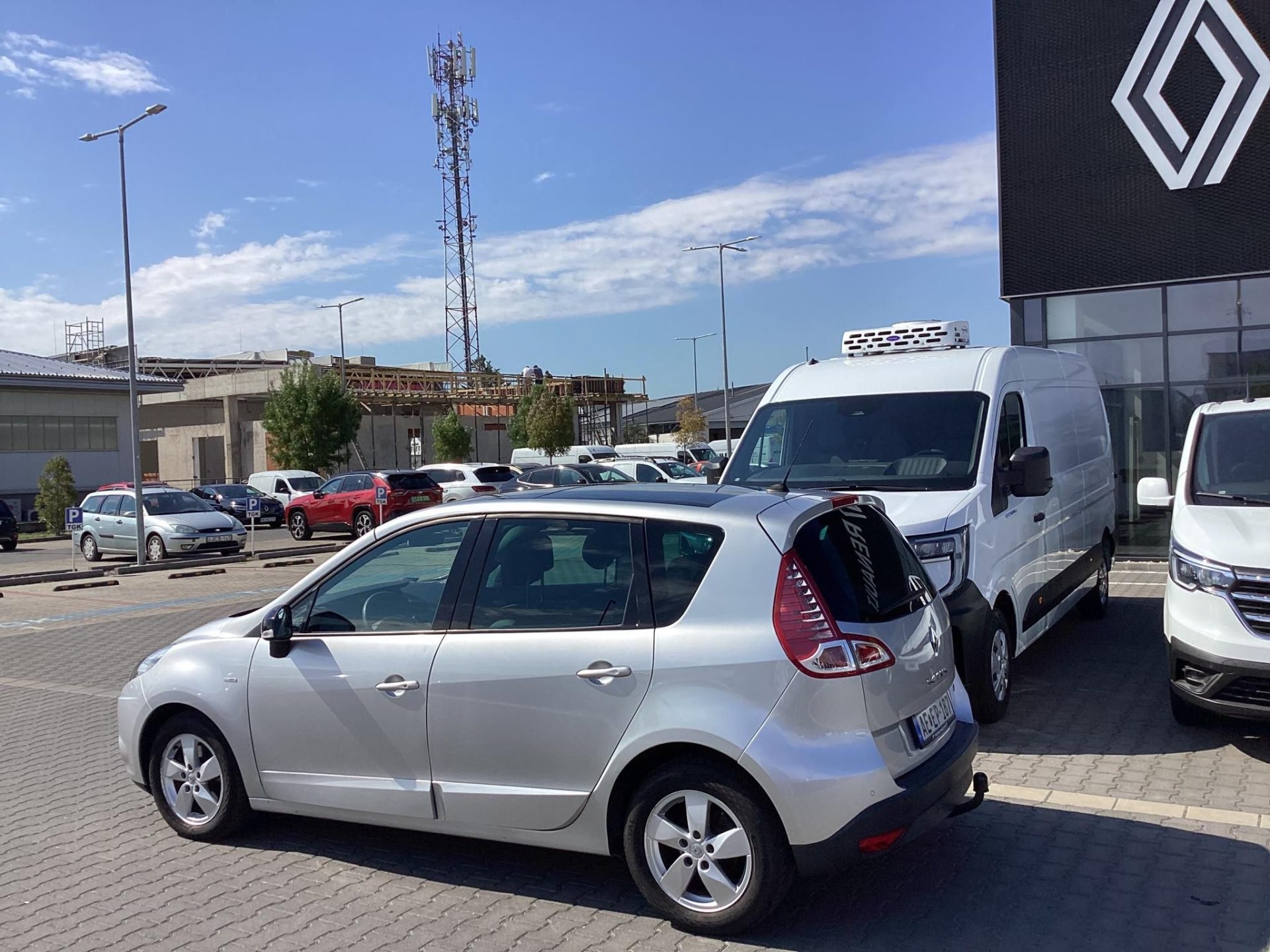 RENAULT SCENIC Scénic 1.9 dCi Dynamique BOSE HIFI/DUPLA EL.PANORÁMATETŐ/HOROG/NAVI/RADAR/ÜLÉSFŰTÉS/KEYLESS-GO