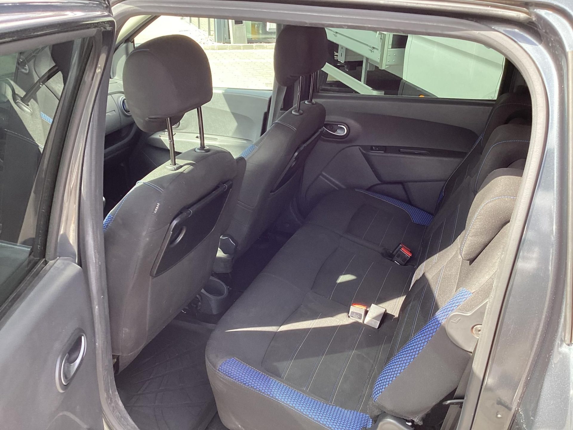 DACIA LODGY 1.5 Blue dCi Stepway (7 személyes ) Mo.-i.1.tul.98e km.végig szervízkönyves !KAMERA-RADAR/NAVI/TEMPOMAT/FŰTHETŐ ÜLÉS