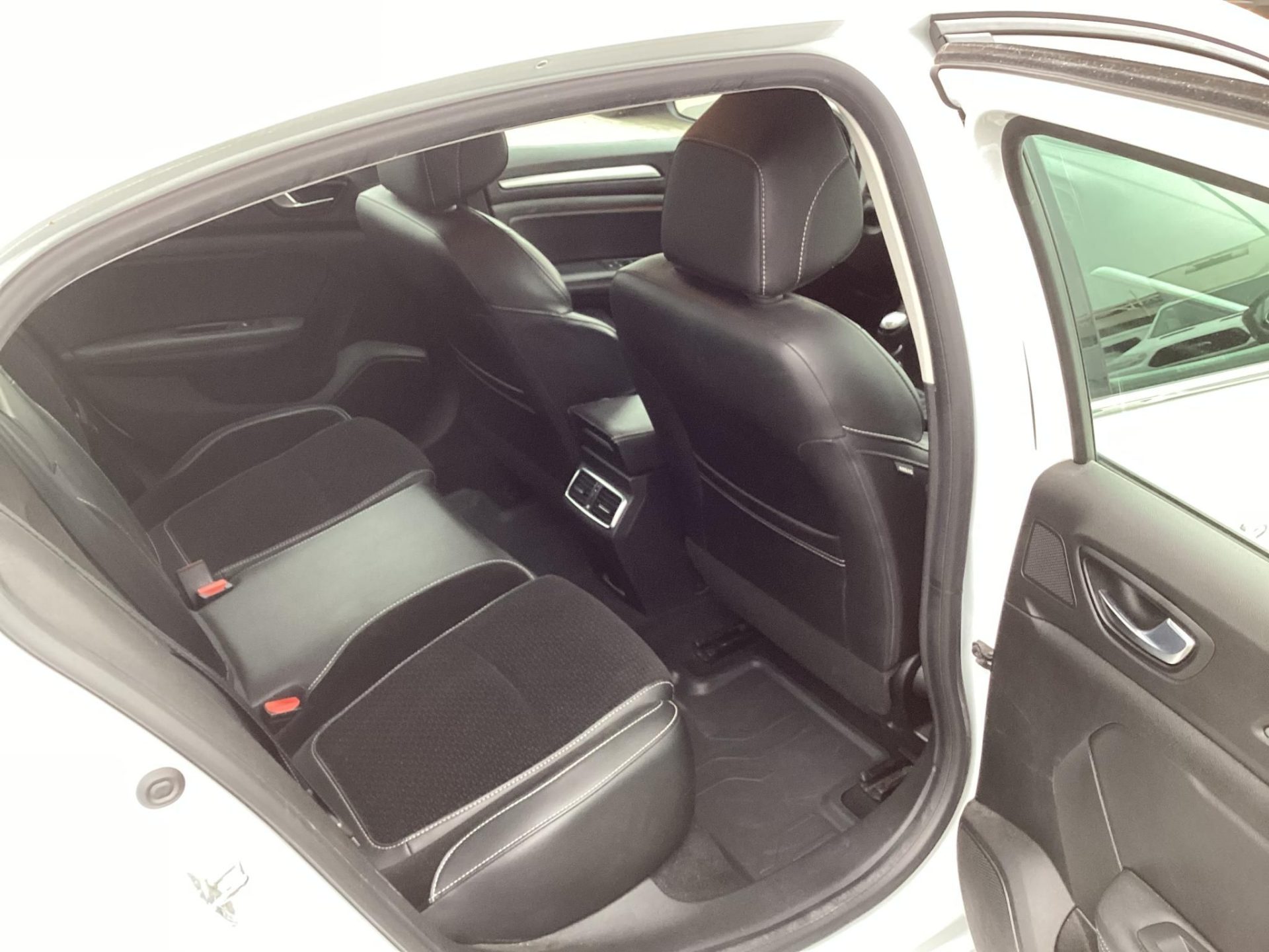RENAULT MEGANE GrandCoupé 1.5 Blue dCi Limited Plus Mo.-i.1.tul. /LED/NAVIGÁCIÓ/KEYLESS-GO/ÜLÉS-KORMÁNYFŰTÉS