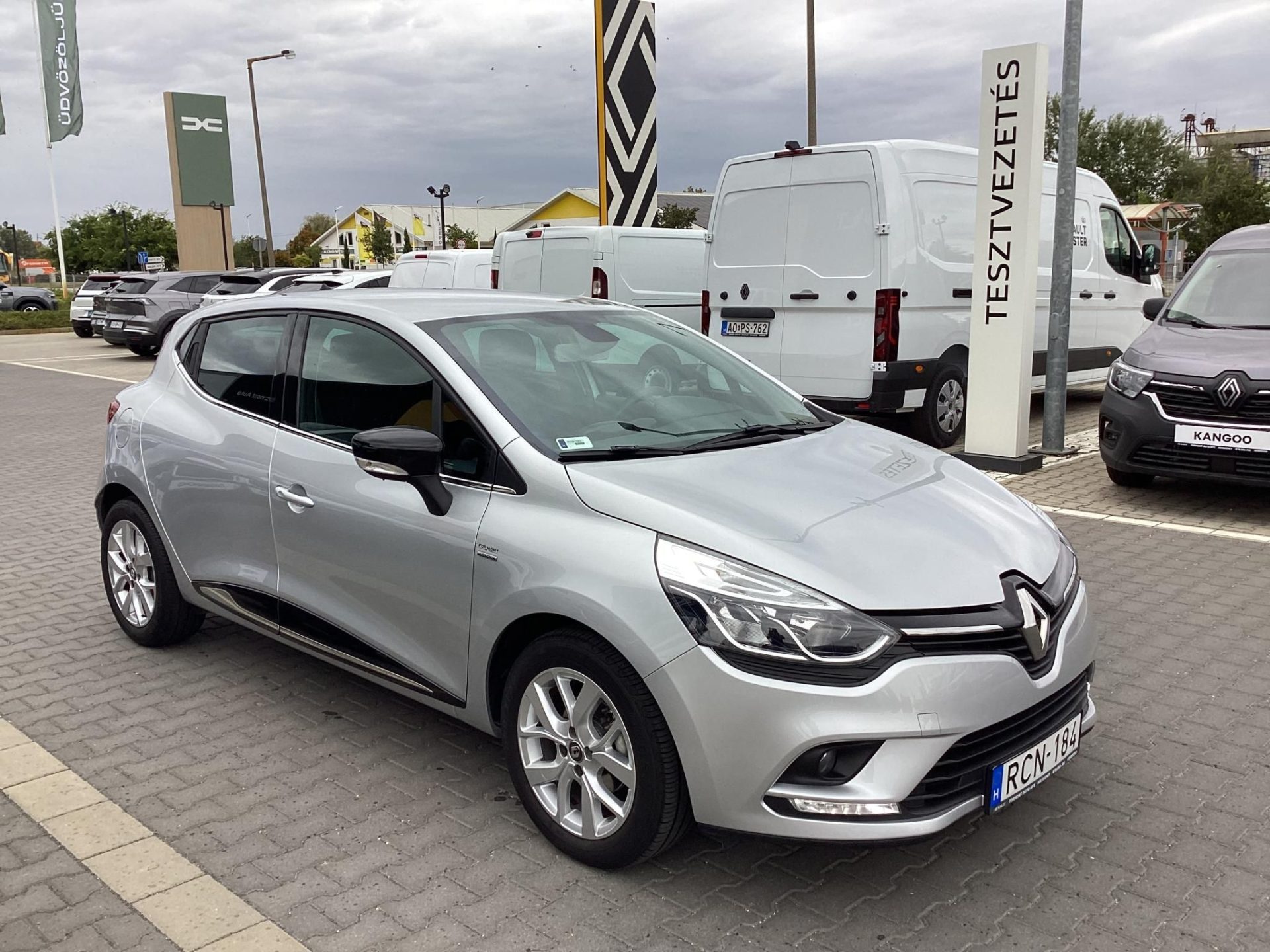 RENAULT CLIO 0.9 TCe Limited Mo.-i.59e km ! NAVI/KAMERA/RADAR/TEMPOMAT/FŰTHETŐ ÜLÉSEK