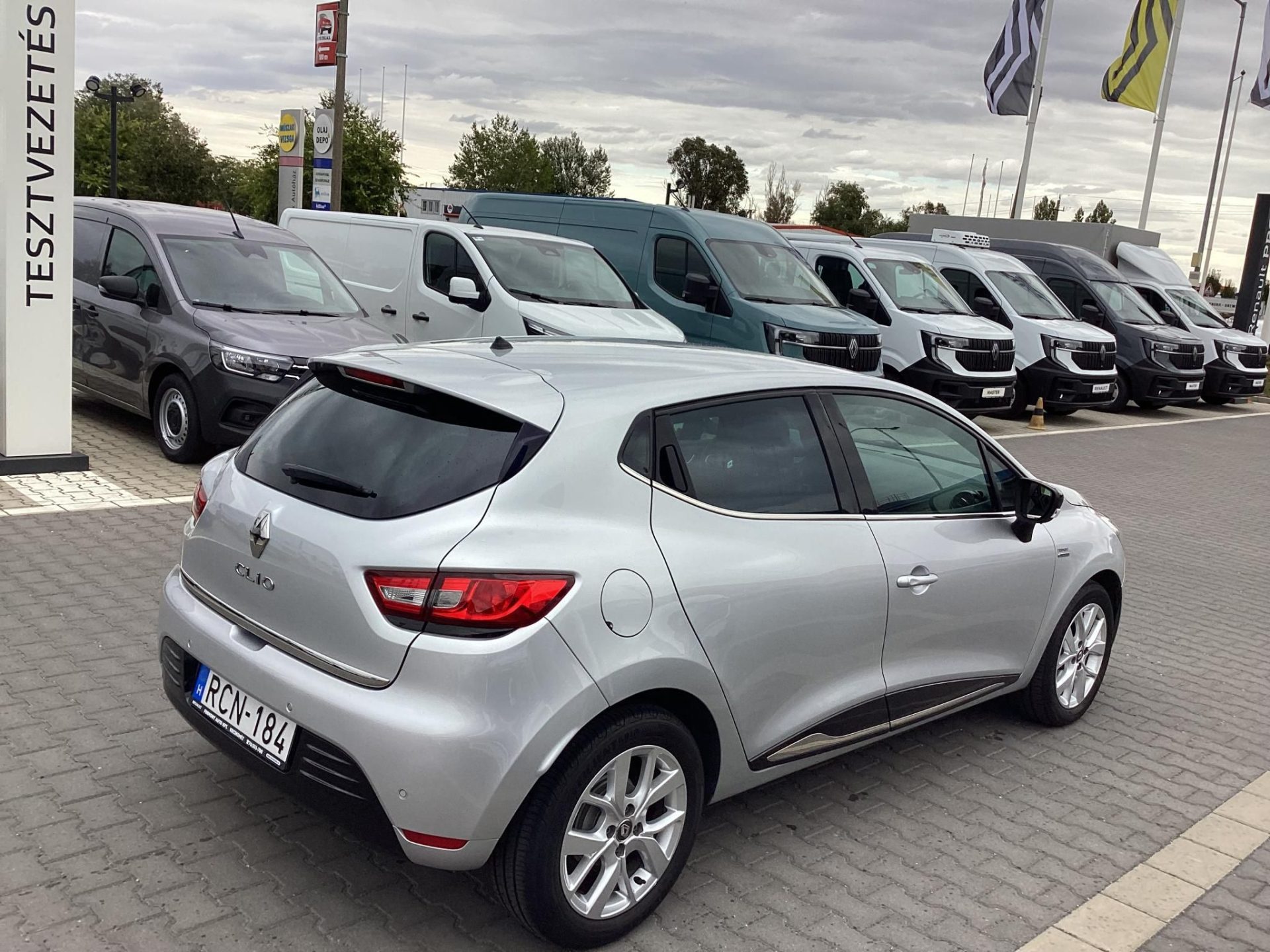 RENAULT CLIO 0.9 TCe Limited Mo.-i.59e km ! NAVI/KAMERA/RADAR/TEMPOMAT/FŰTHETŐ ÜLÉSEK