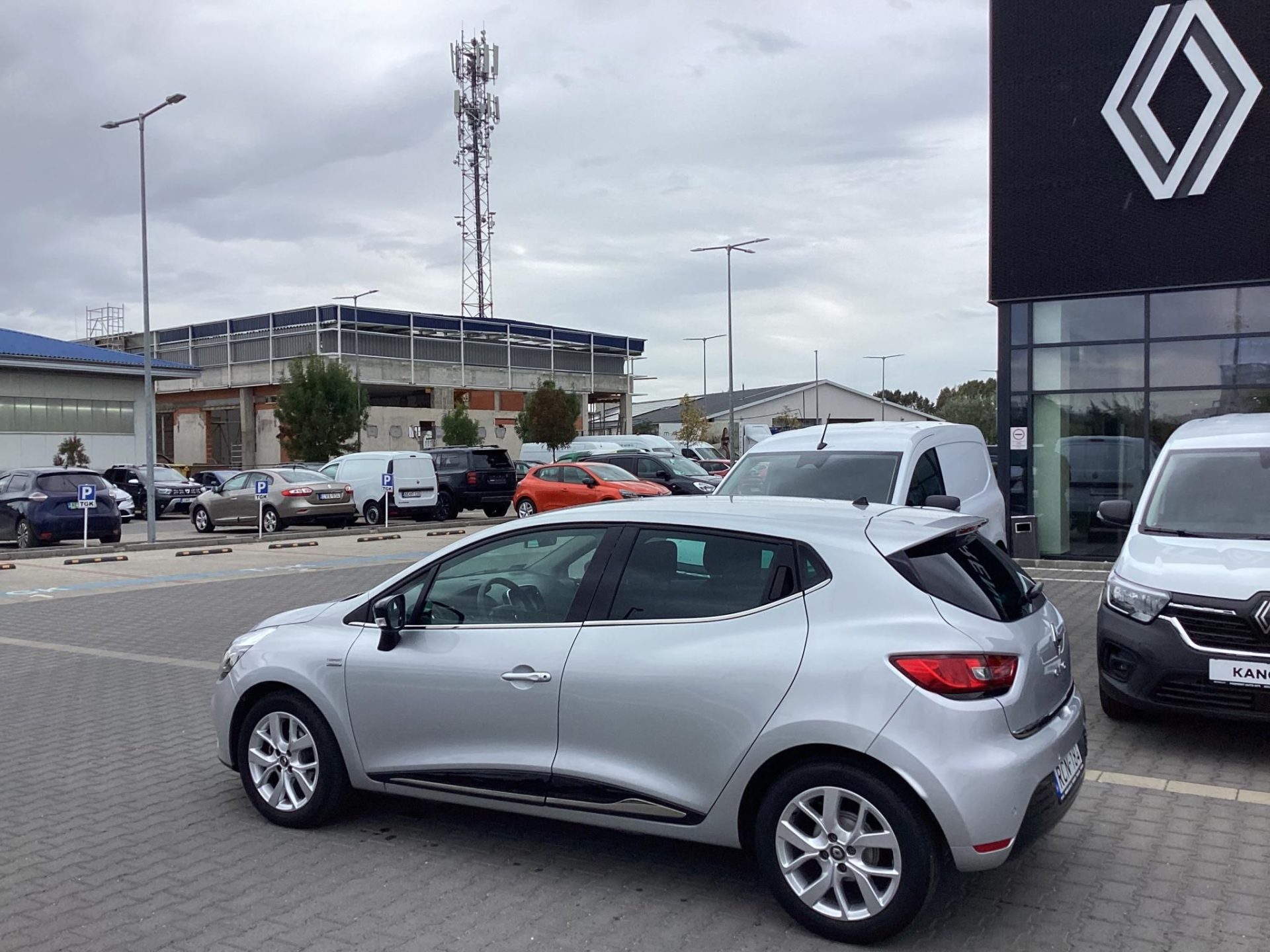 RENAULT CLIO 0.9 TCe Limited Mo.-i.59e km ! NAVI/KAMERA/RADAR/TEMPOMAT/FŰTHETŐ ÜLÉSEK