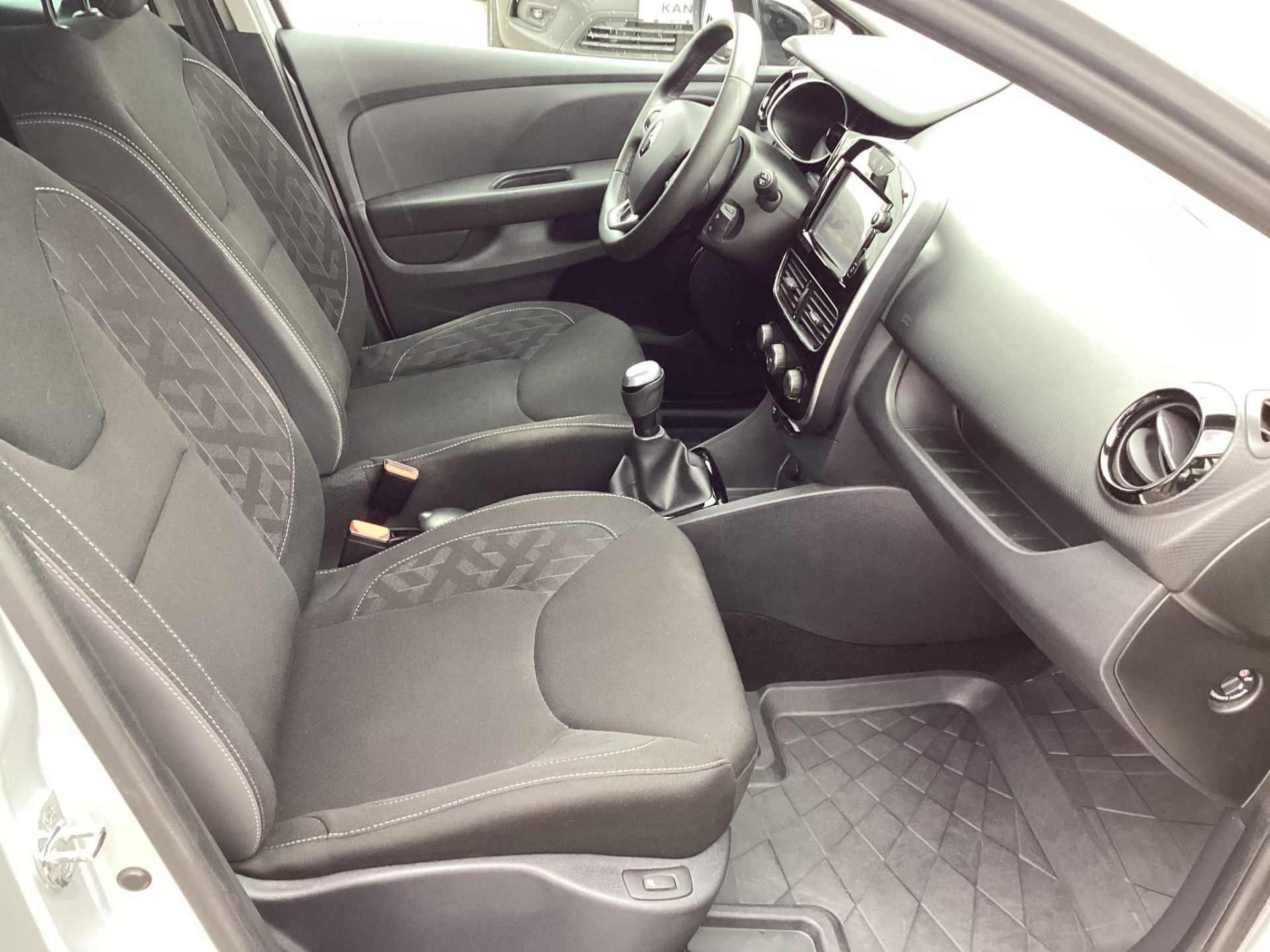 RENAULT CLIO 0.9 TCe Limited Mo.-i.59e km ! NAVI/KAMERA/RADAR/TEMPOMAT/FŰTHETŐ ÜLÉSEK