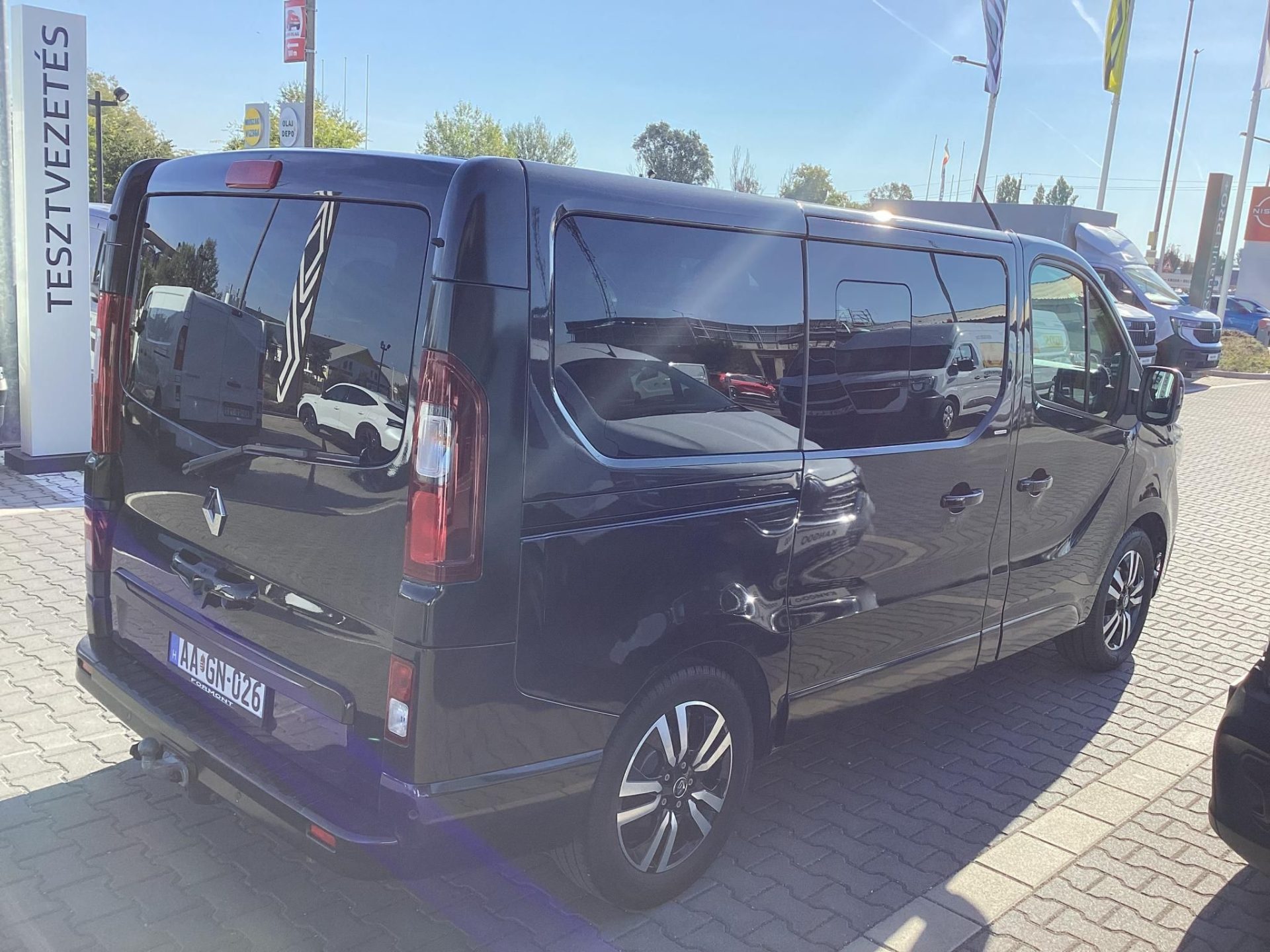 RENAULT TRAFIC 2.0 Blue dCi 170 L1H1 SpaceClass (Automata) (8 személyes ) Mo.-i.94e km! NAVI/KEYLESS-GO/HOROG/ADAPTÍV TEMPOMAT/LED