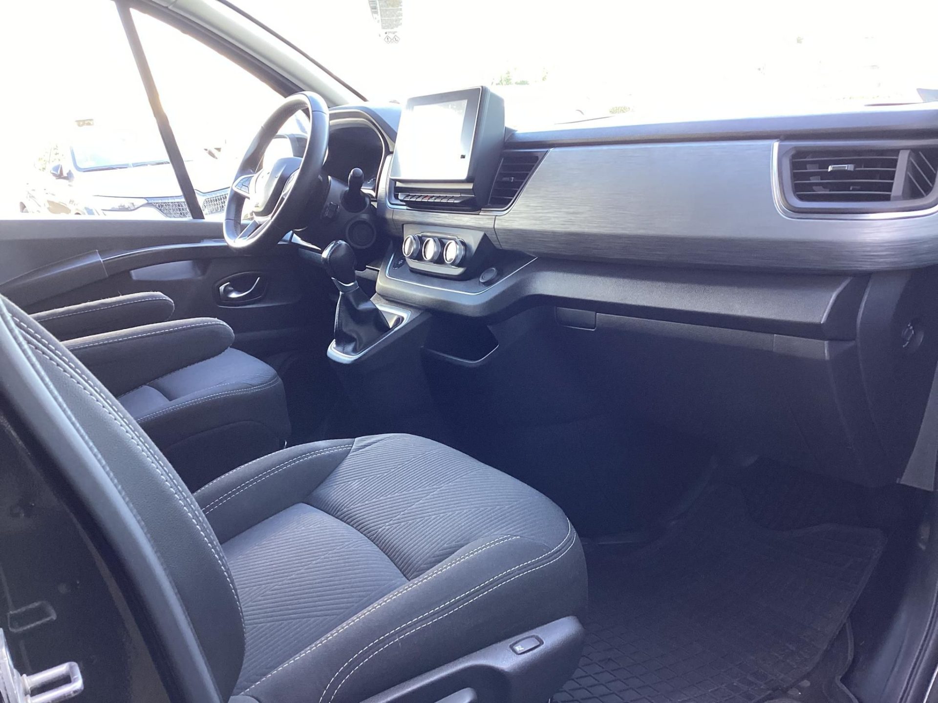 RENAULT TRAFIC 2.0 Blue dCi 170 L1H1 SpaceClass (Automata) (8 személyes ) Mo.-i.94e km! NAVI/KEYLESS-GO/HOROG/ADAPTÍV TEMPOMAT/LED