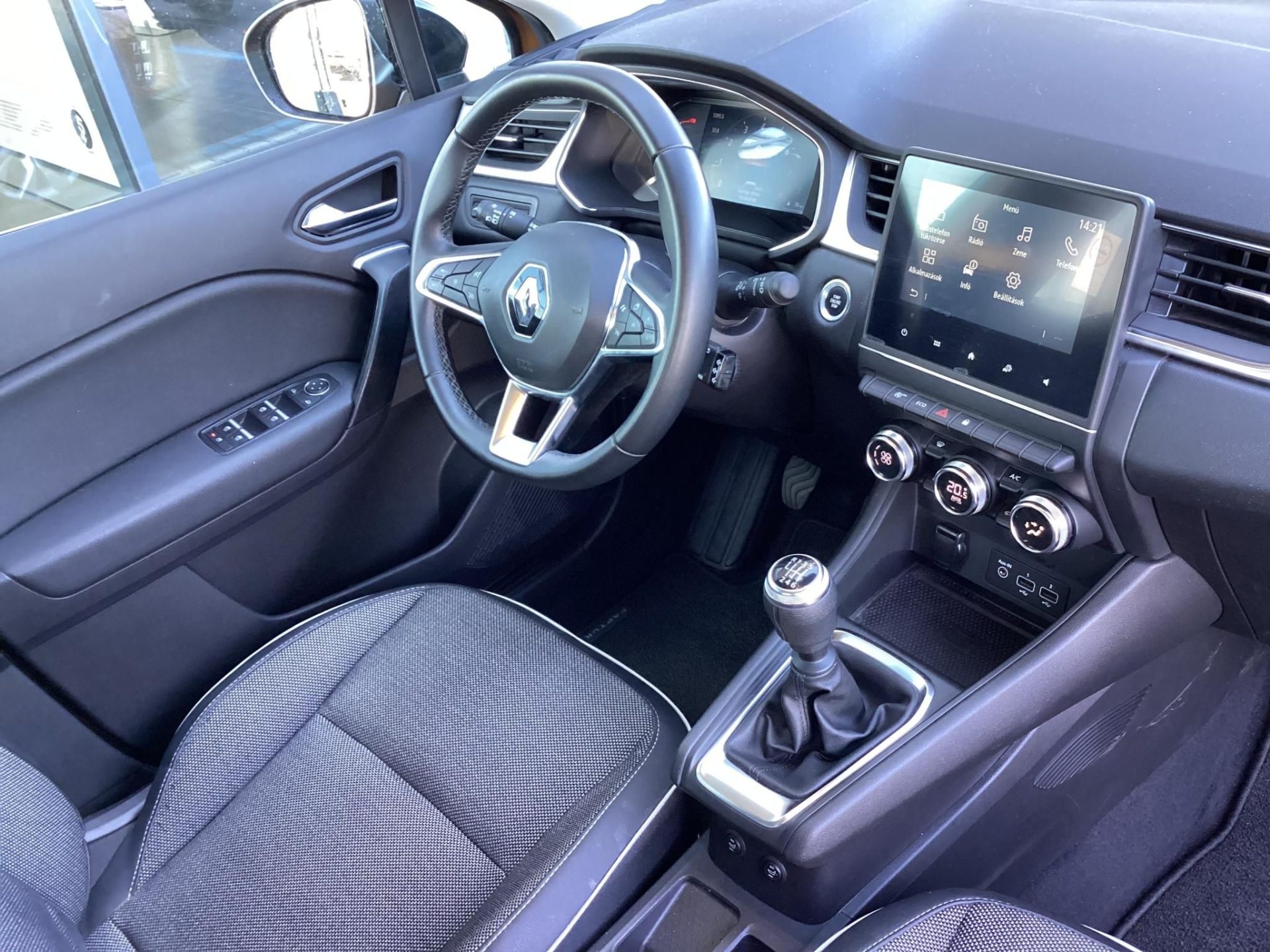 RENAULT CAPTUR 1.0 TCe Intens Mo.-i.! 35e km ! Tulajdonostól közvetlenül eladó !
