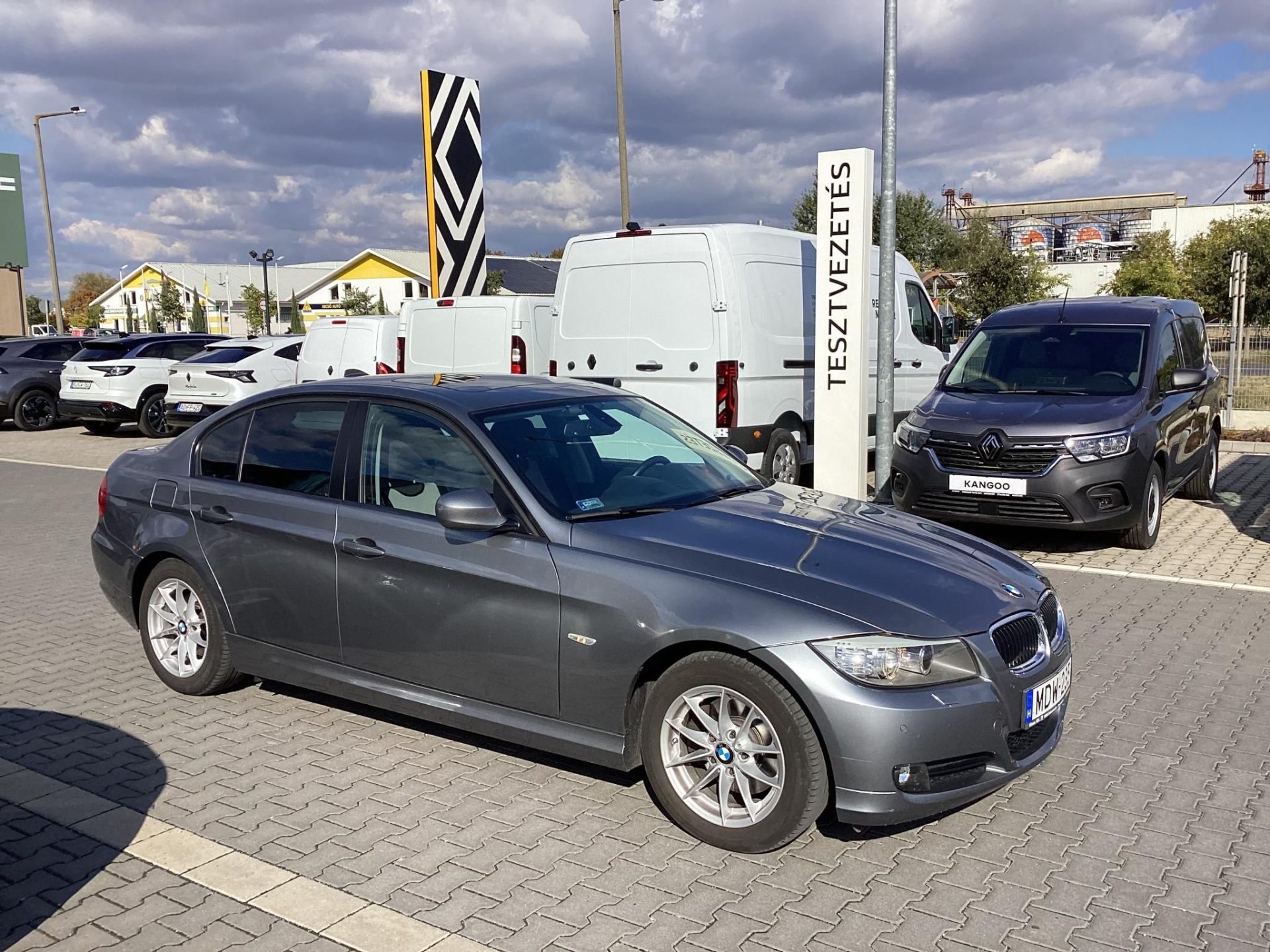 BMW 320d (Automata) Mo.-i.121e km ! 14 ÉVE EGY TULAJDONOS ! SZERVÍZKÖNYVES !
