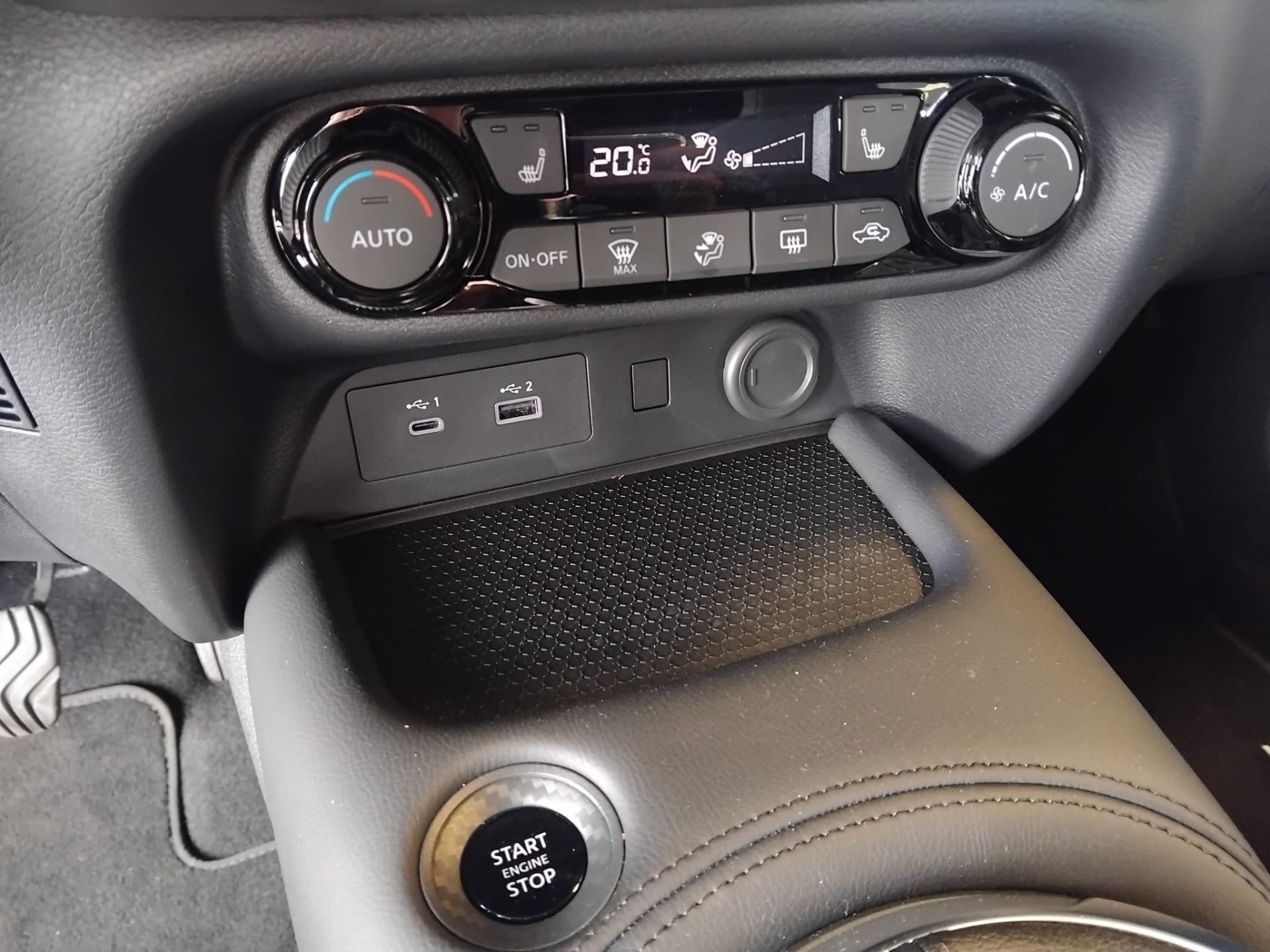 NISSAN JUKE 1.0 DIG-T N-Connecta TÉLI CSOMAGGAL+KÉSZLETRŐL NAGY KEDVEZMÉNNYEL!!!